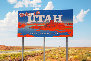 A Welcome to Utah road sign